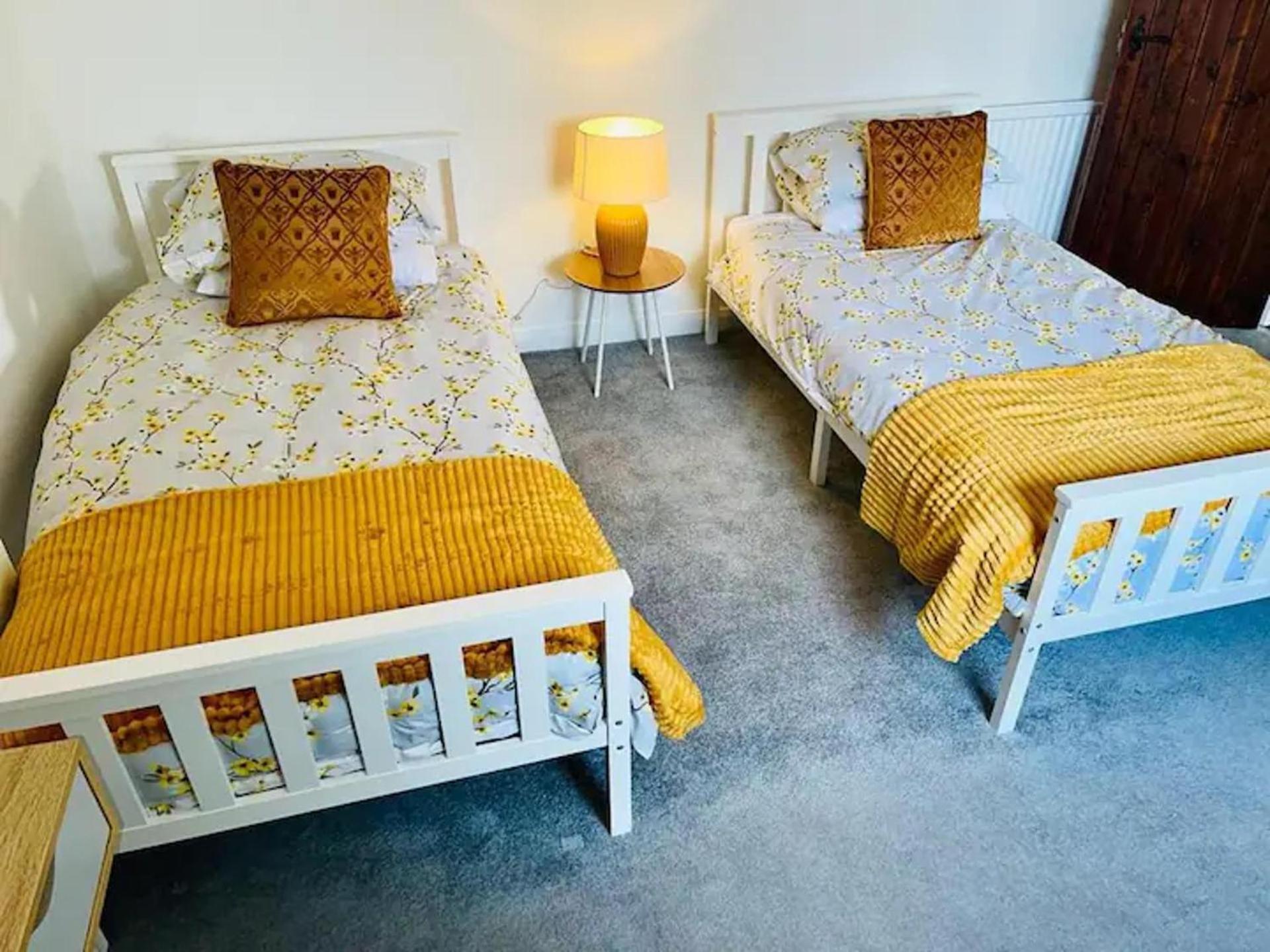 2 Bed-Sleeps 4-Sea View-Pet Friendly-Parking Apartment Llanelli Exterior photo
